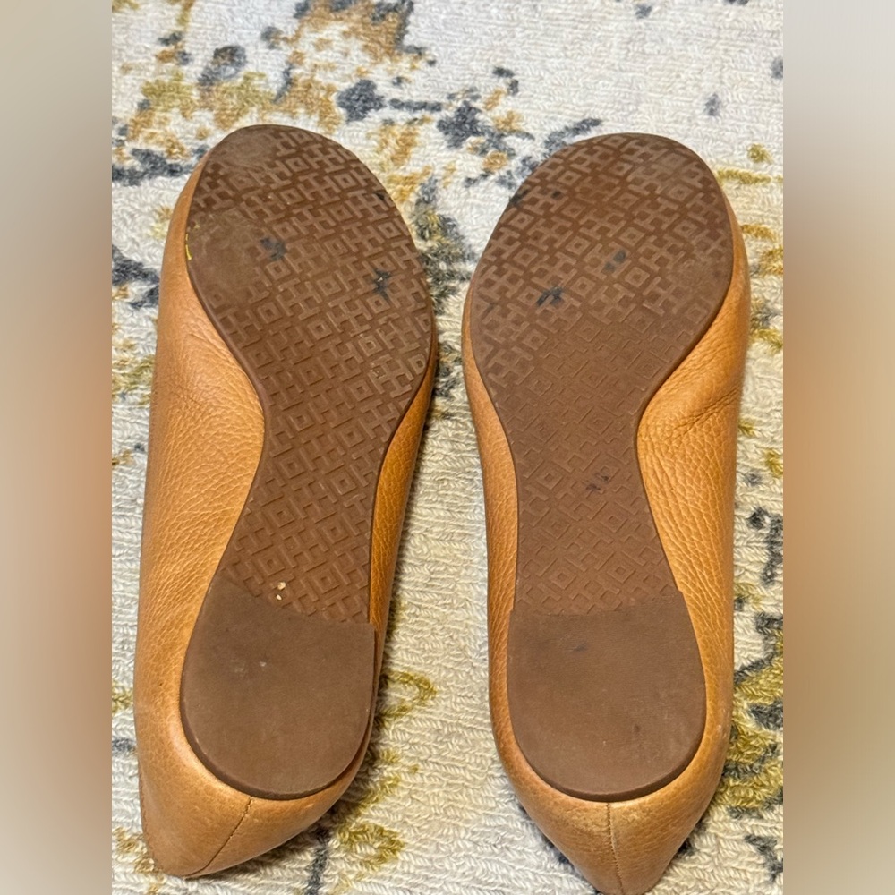 Tory Burch Reva Brown Tumbled Leather Gold Logo Ballet Style Flat Shoes | Sz 7 - Picture 6 of 7